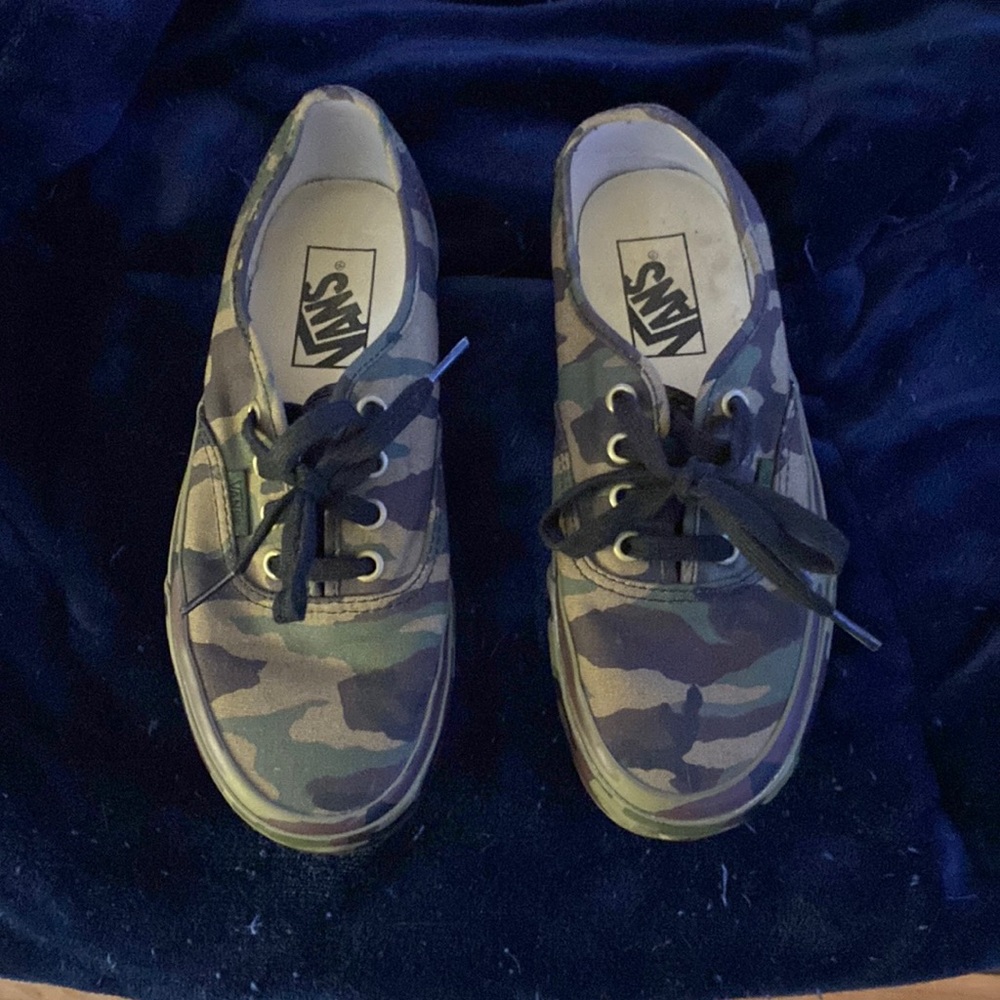 Camo vans like new wore a couple times mens 4.5 womens 6